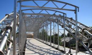 俄罗斯东部搭建的轻型铝合金桥