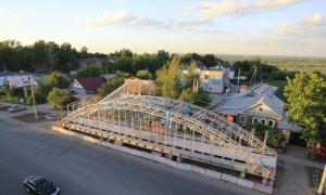人行天桥搭建完成，下诺夫哥罗德的人行天桥